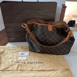 LV Delightful